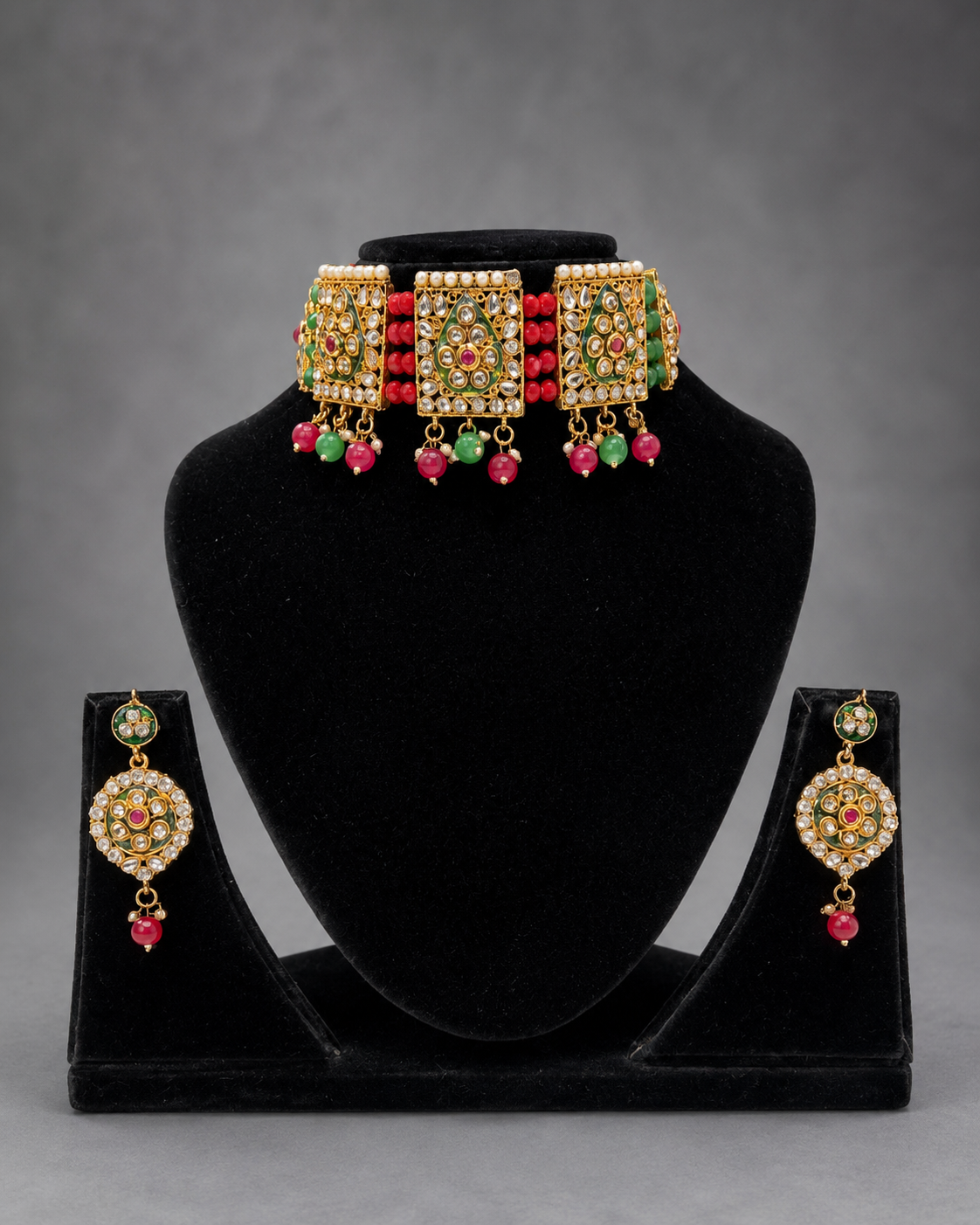 Coller set with Earing
