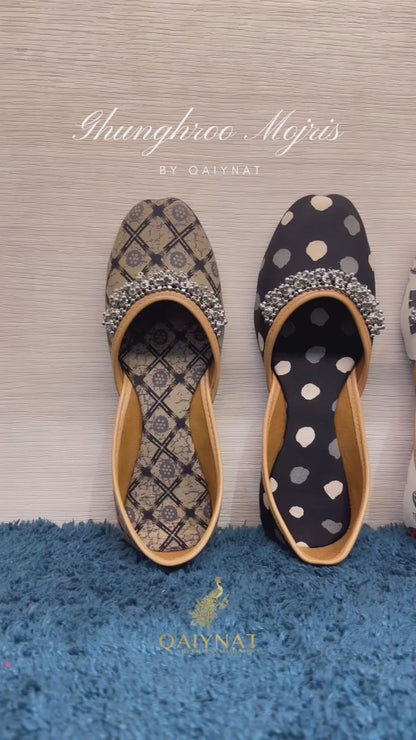 Beige Printed Ghungroo Mojri